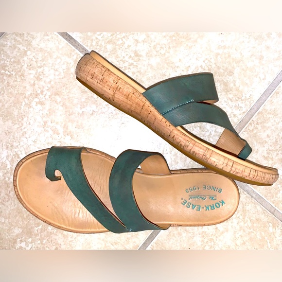 Kork-Ease Shoes - KORK-EASE  green leather cork sandals women’s size 9 🔥